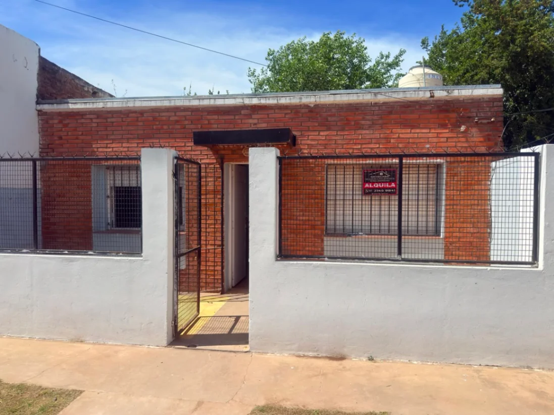 Se alquila casa en el barrio San Jorge