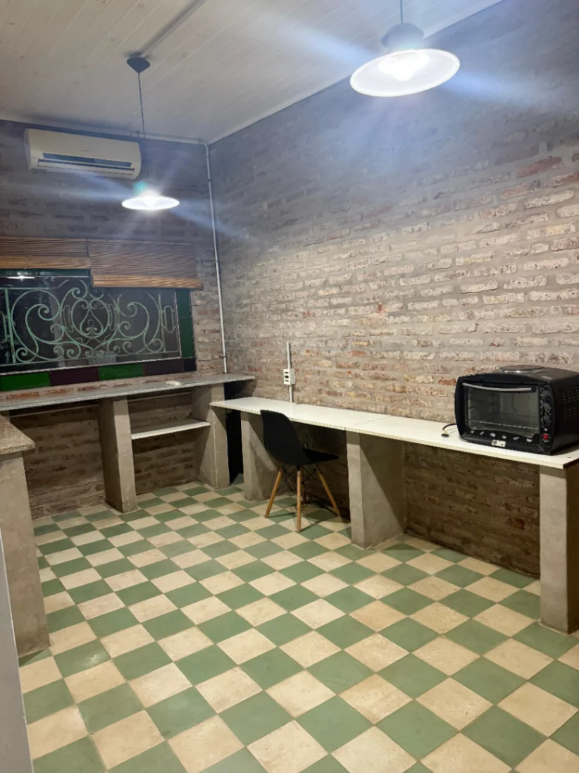 Se alquila casa en excelente ubicación en el barrio San Bernardo - Imagen 4