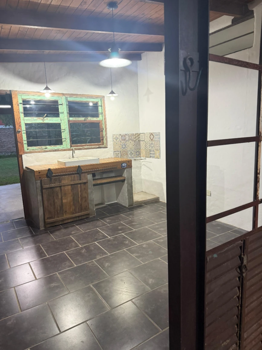 Se alquila casa en excelente ubicación en el barrio San Bernardo - Imagen 13