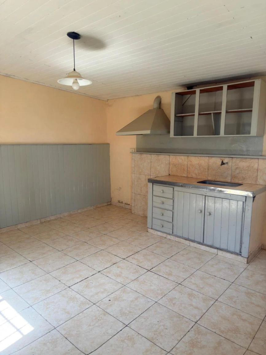 Se alquila casa con parque - Imagen 2