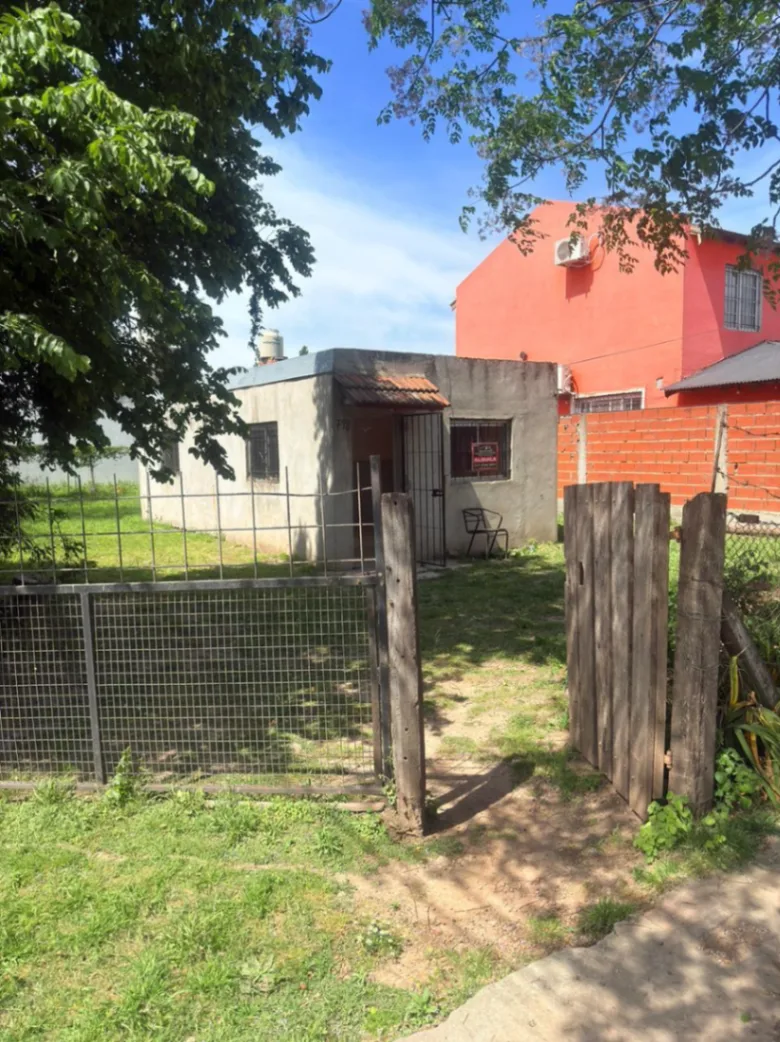 Se alquila casa con parque - Imagen 3