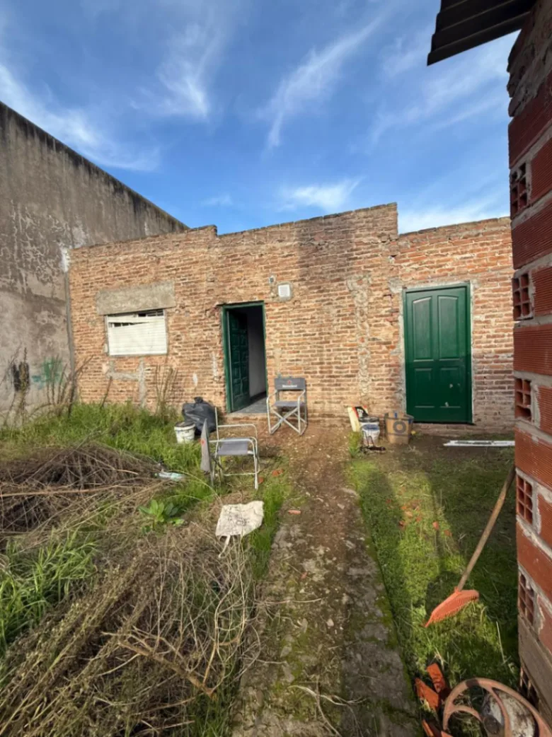 Se alquila casa, en barrio Loreto, excelente ubicación - Imagen 2